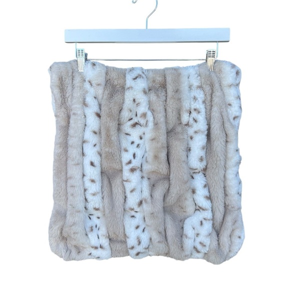 Soft Surroundings La Parisienne Faux Fur Accent Pillow Cover Snow Leopard 18x18 - Picture 1 of 9